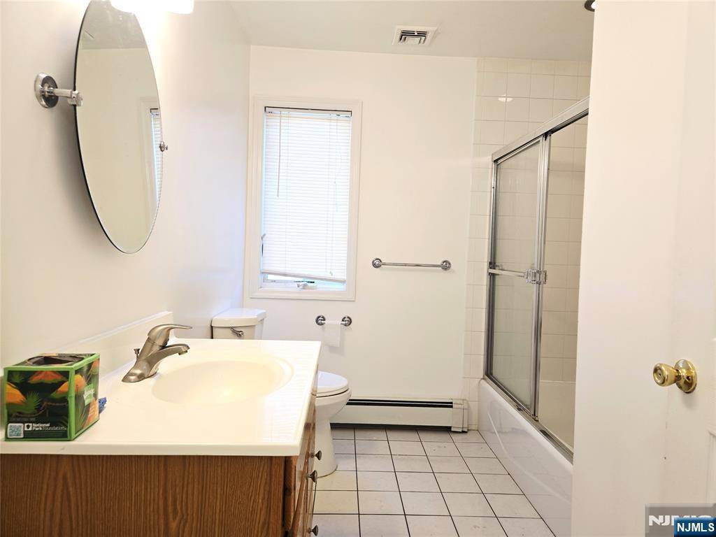 Palisades Park, NJ 07650,247 7th ST