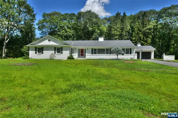 Saddle River, NJ 07458,47 Twin Brooks RD