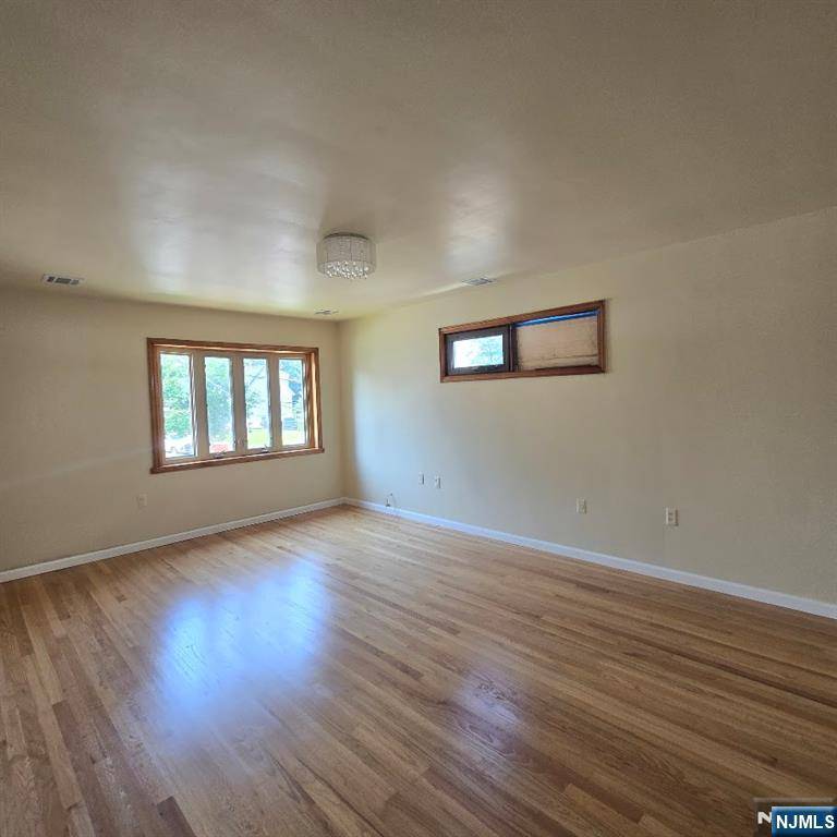 Woodland Park, NJ 07424,1 Taft AVE #2
