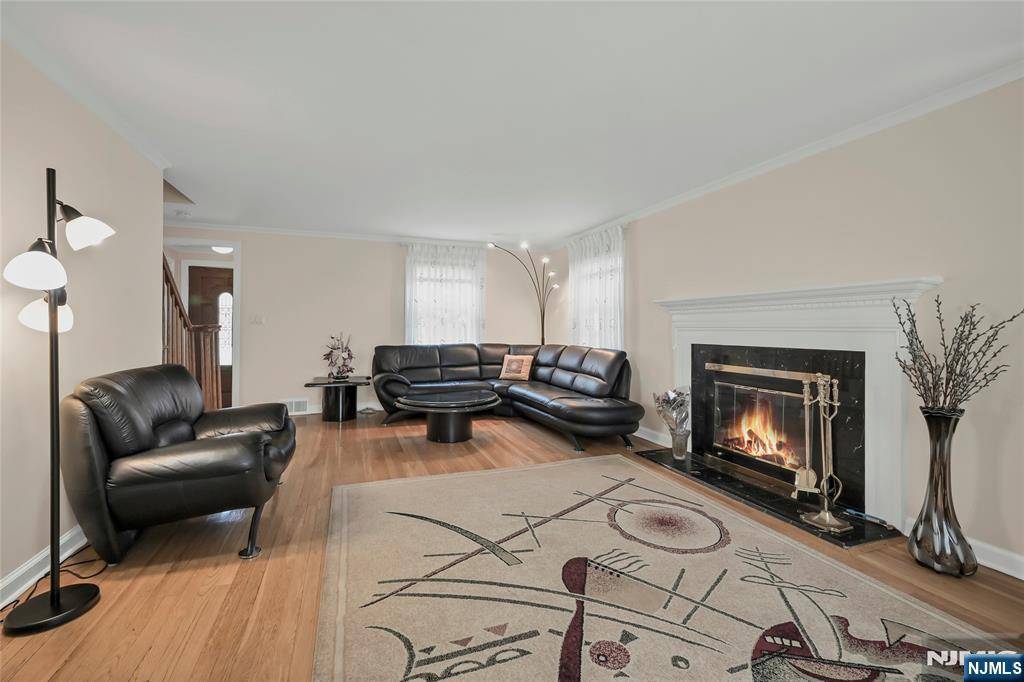 West Orange, NJ 07052,4 Pleasant Valley WAY