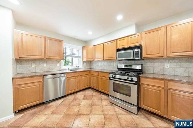 Ridgefield, NJ 07657,702 Bergen BLVD #1