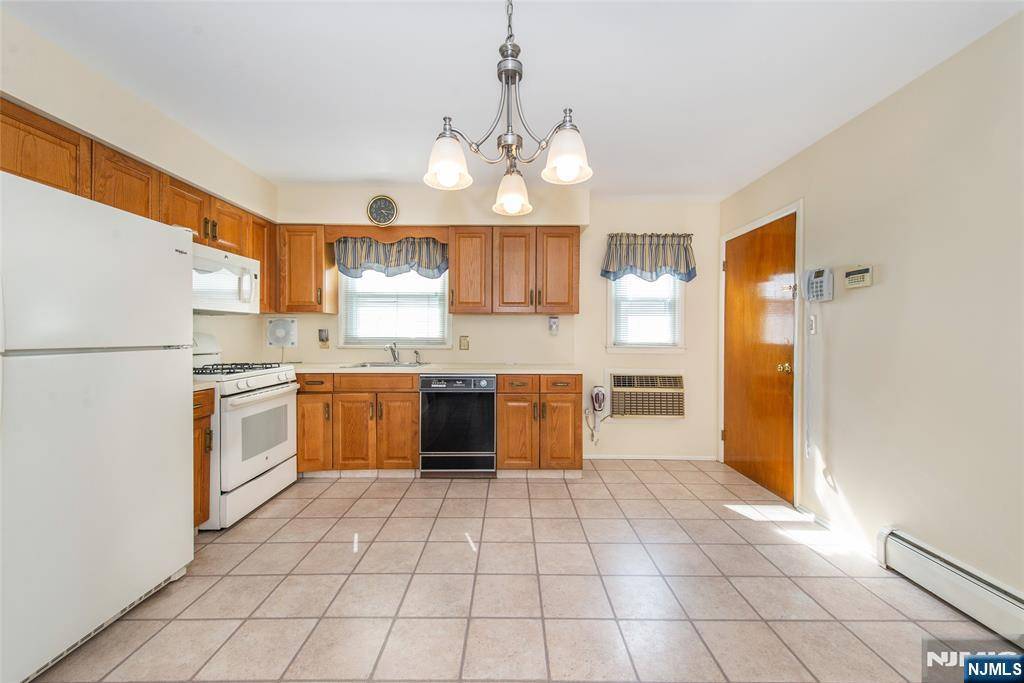 Saddle Brook, NJ 07663,406 Sylvan ST