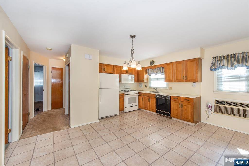 Saddle Brook, NJ 07663,406 Sylvan ST