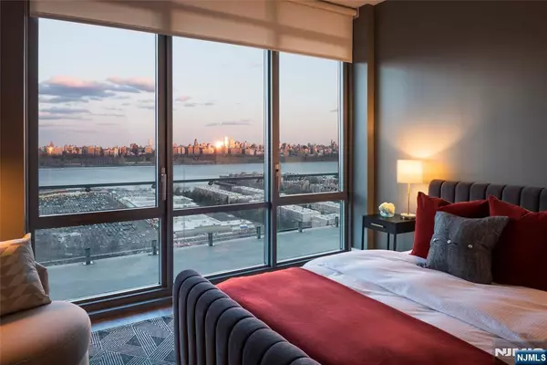 Cliffside Park, NJ 07010,320 Adolphus AVE #Unit 321-B