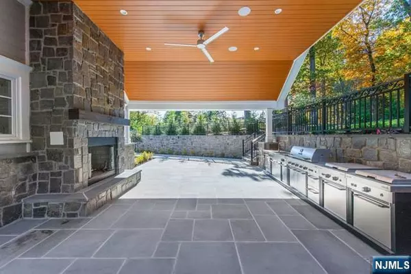 Millburn, NJ 07078,368 Hartshorn DR