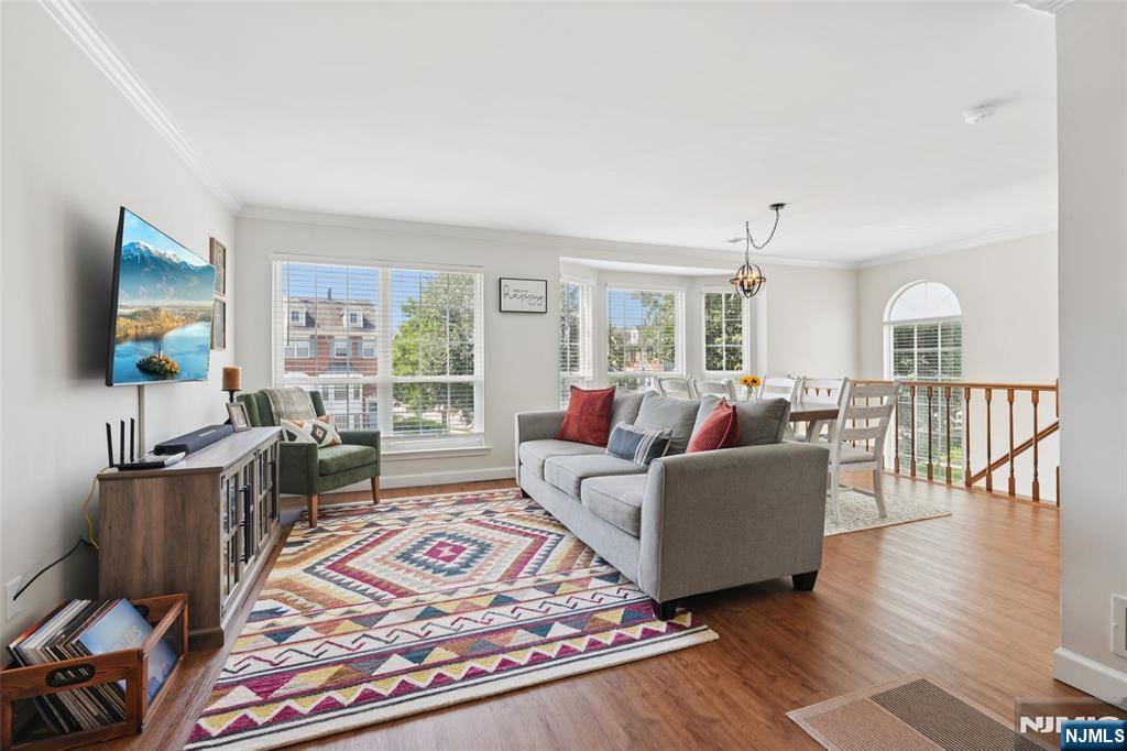 Mahwah, NJ 07430,1309 Persimmon CT #A