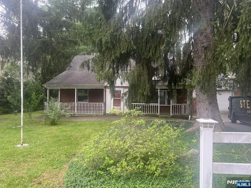 37 Roth AVE, Oakland, NJ 07417