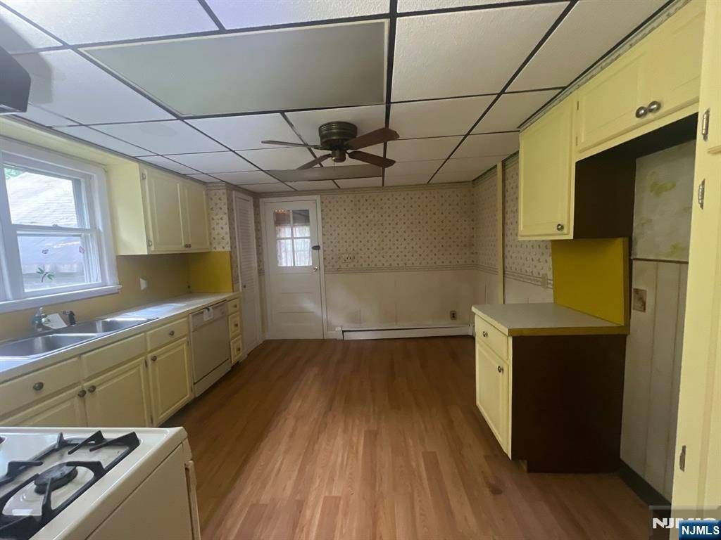 Oakland, NJ 07417,37 Roth AVE