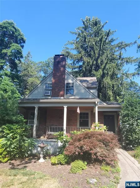 131 Erie AVE, Midland Park, NJ 07432