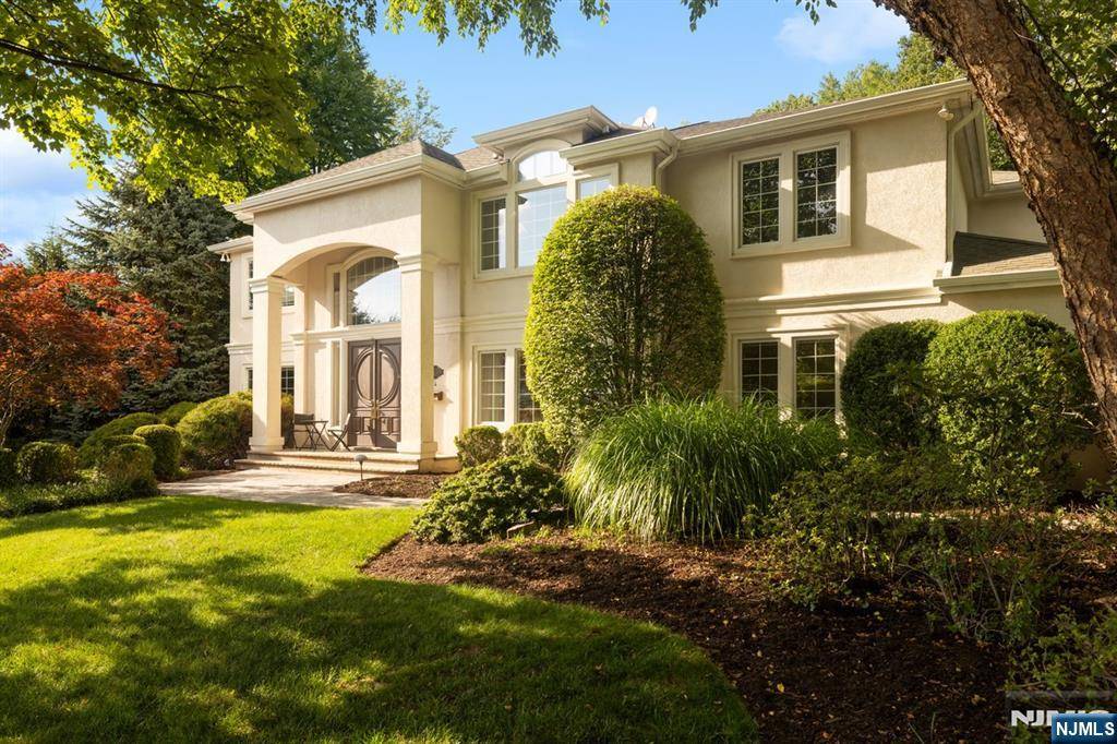 Closter, NJ 07624,8 Church CT