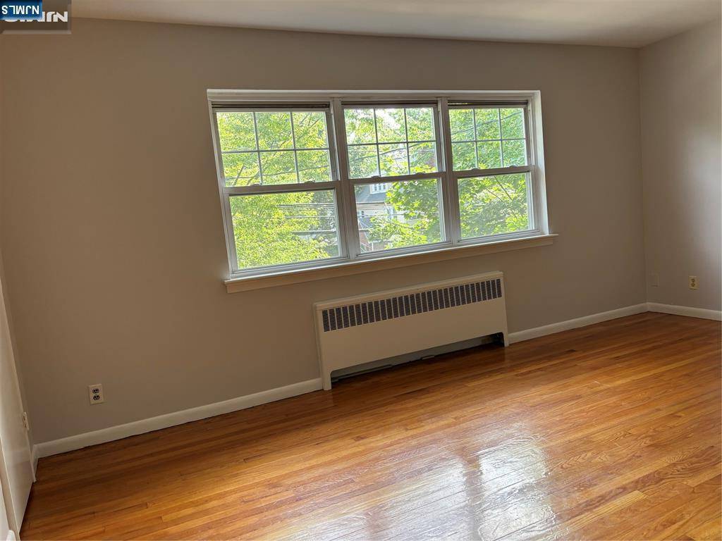 Teaneck, NJ 07666,430 Beverly RD #2E
