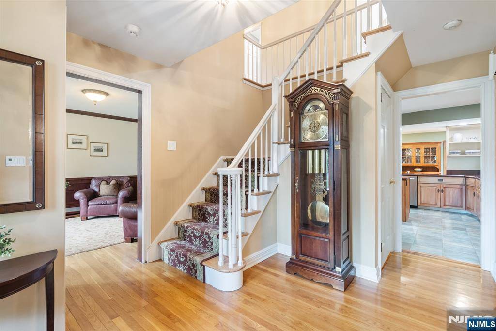 Wyckoff, NJ 07481,108 Logan LN