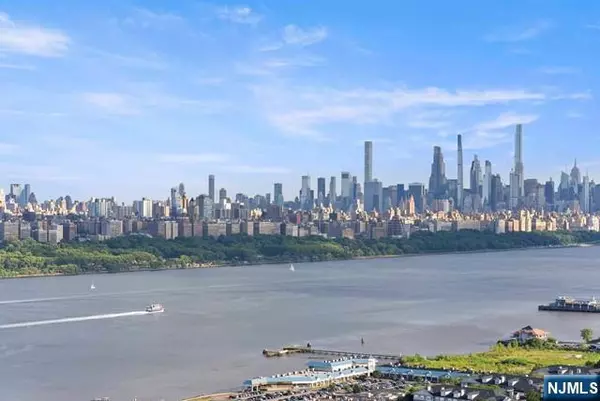 Cliffside Park, NJ 07010,100 Carlyle DR #PHD-N