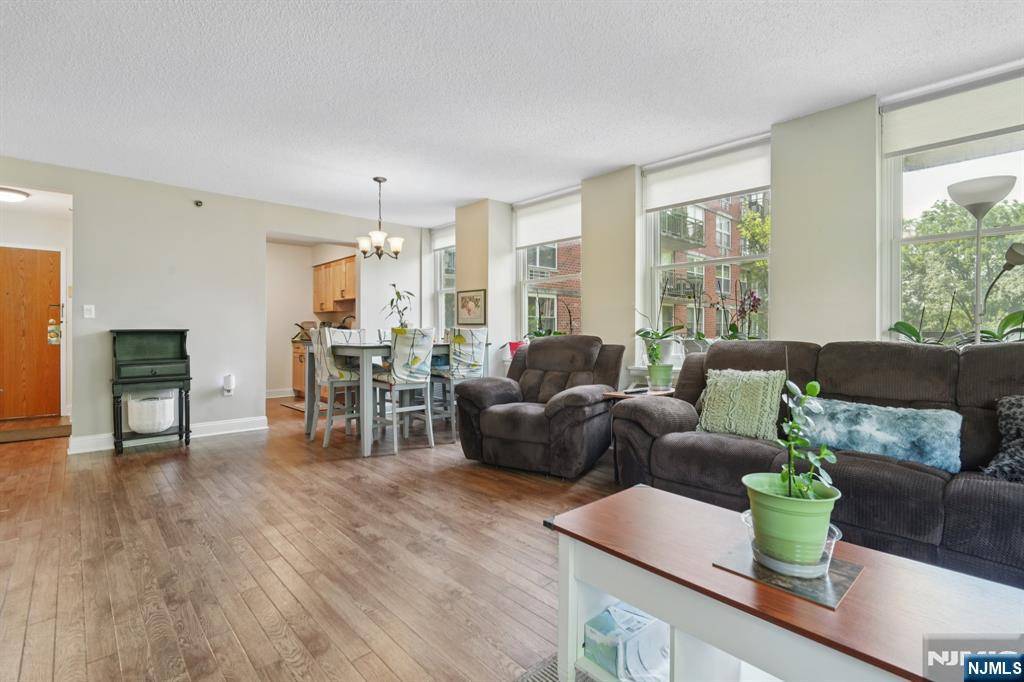 Little Falls, NJ 07424,300 Main ST #310