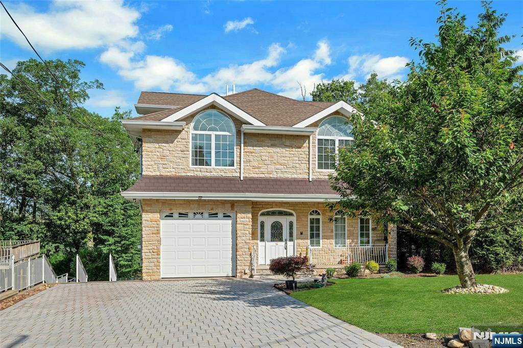 14 Chincopee AVE, Hopatcong, NJ 07843