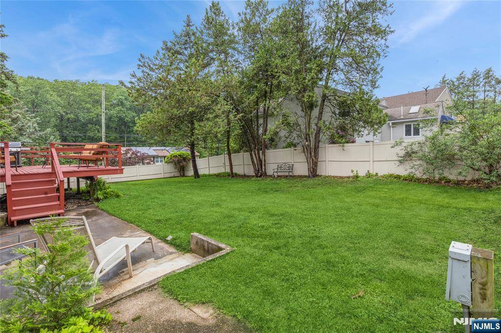 Emerson, NJ 07604,152 Demarest AVE