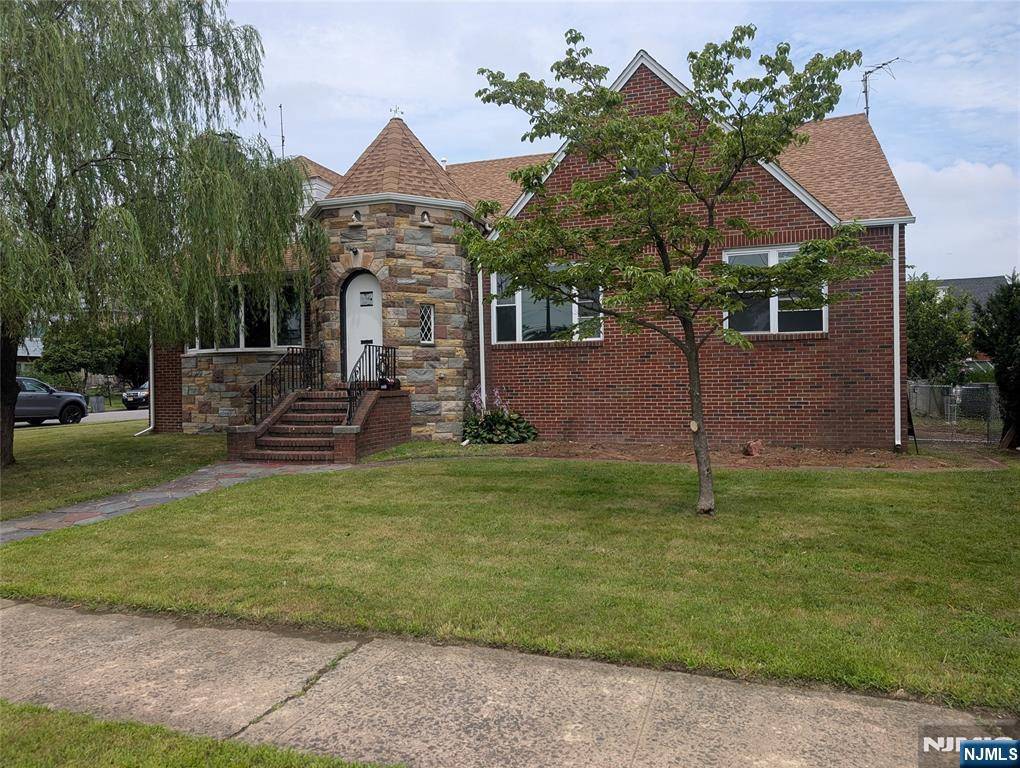 532 Piaget AVE #1st Flr, Clifton, NJ 07011
