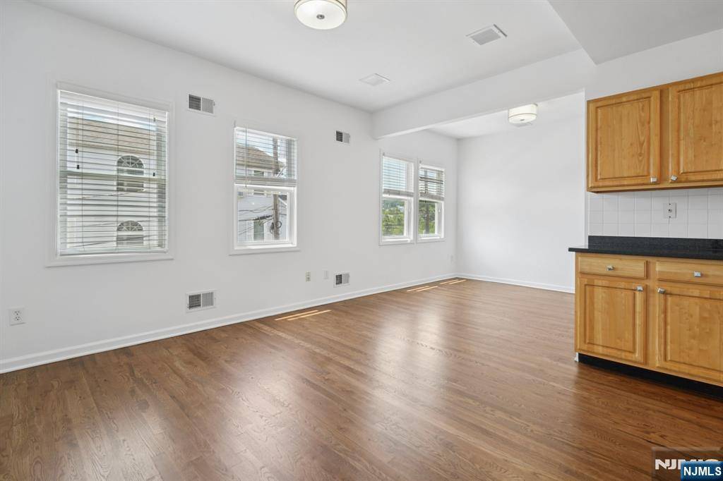 Montclair, NJ 07042,5 Grant ST #2F
