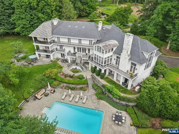 Saddle River, NJ 07458,11 Woodfield LN