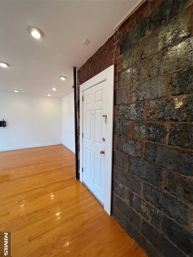 Rutherford, NJ 07070,155 Union AVE #309
