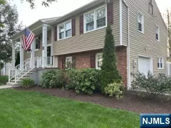 Paramus, NJ 07652,21 Laurel CT