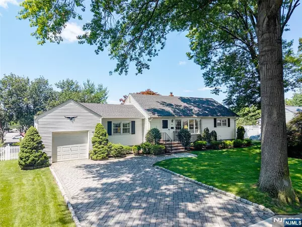Paramus, NJ 07652,843 Alden RD