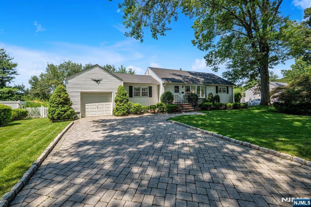 Paramus, NJ 07652,843 Alden RD