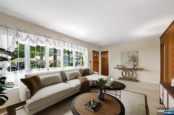 Paramus, NJ 07652,843 Alden RD