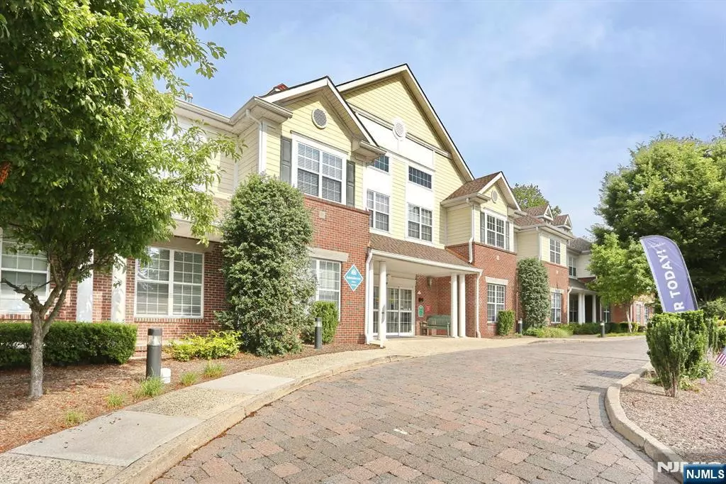 Midland Park, NJ 07432,187 Paterson AVE #3