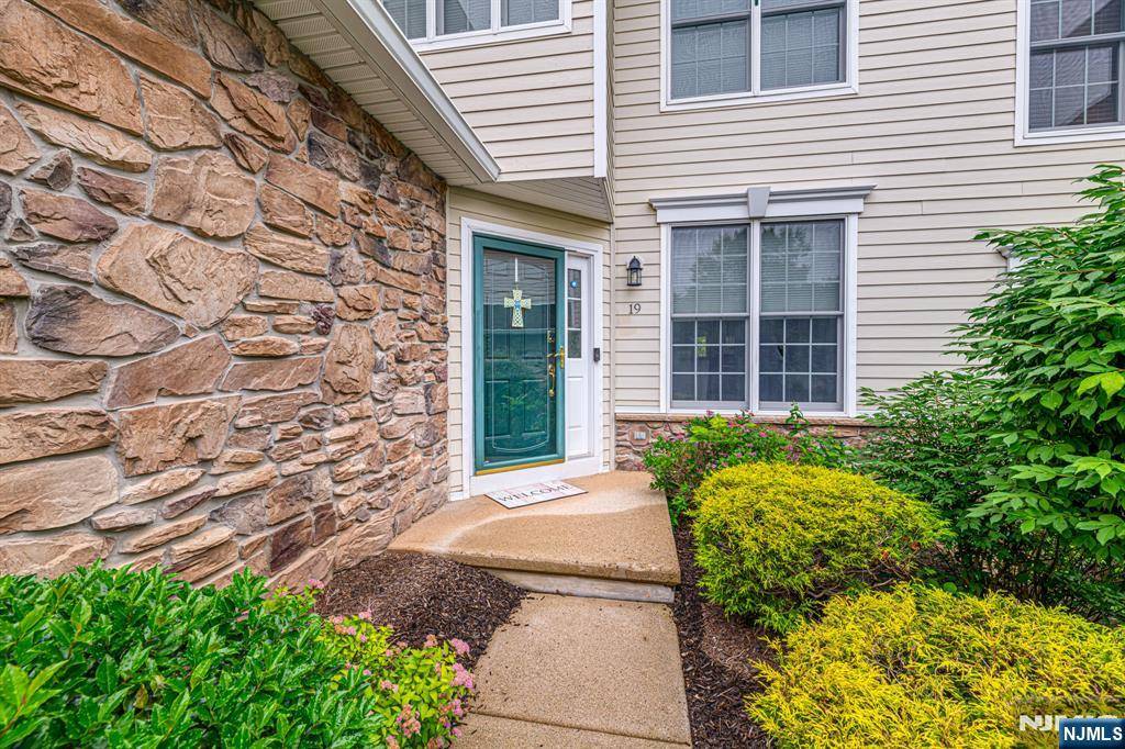 Hamburg, NJ 07419,19 Briar CT