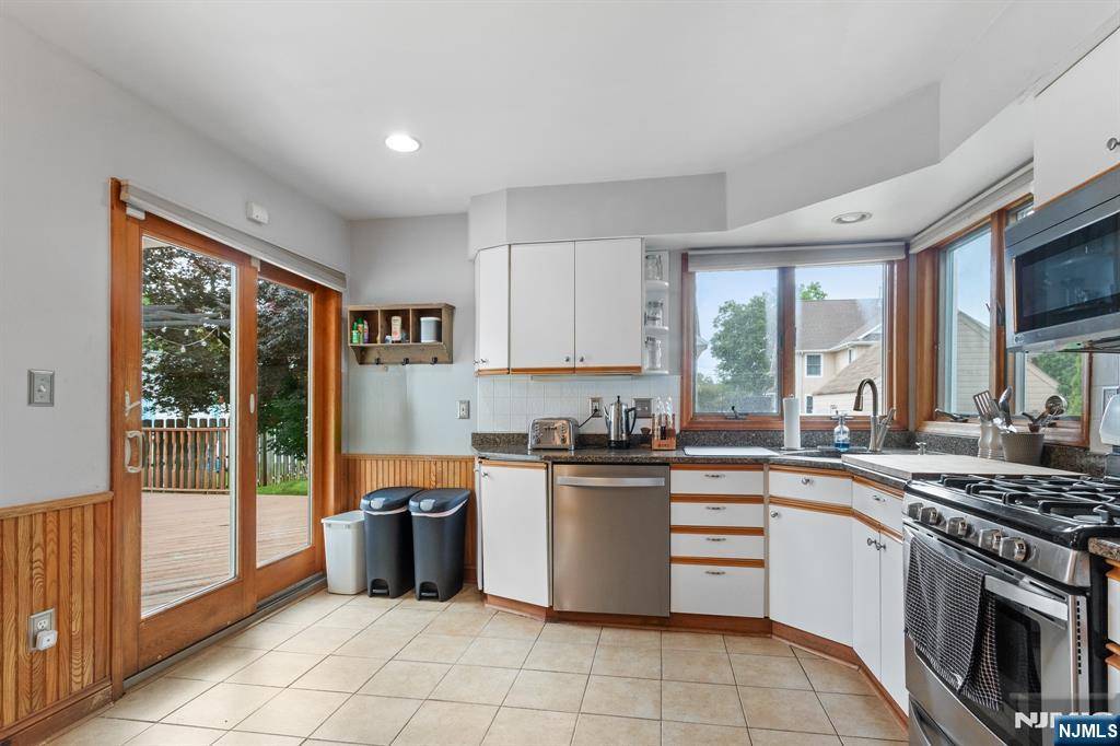 Pompton Lakes, NJ 07442,428 Riverview RD