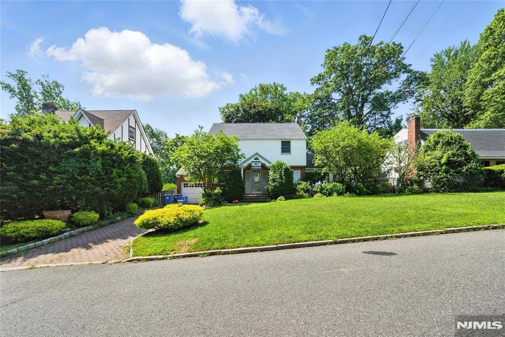 Tenafly, NJ 07670,160 Sussex RD