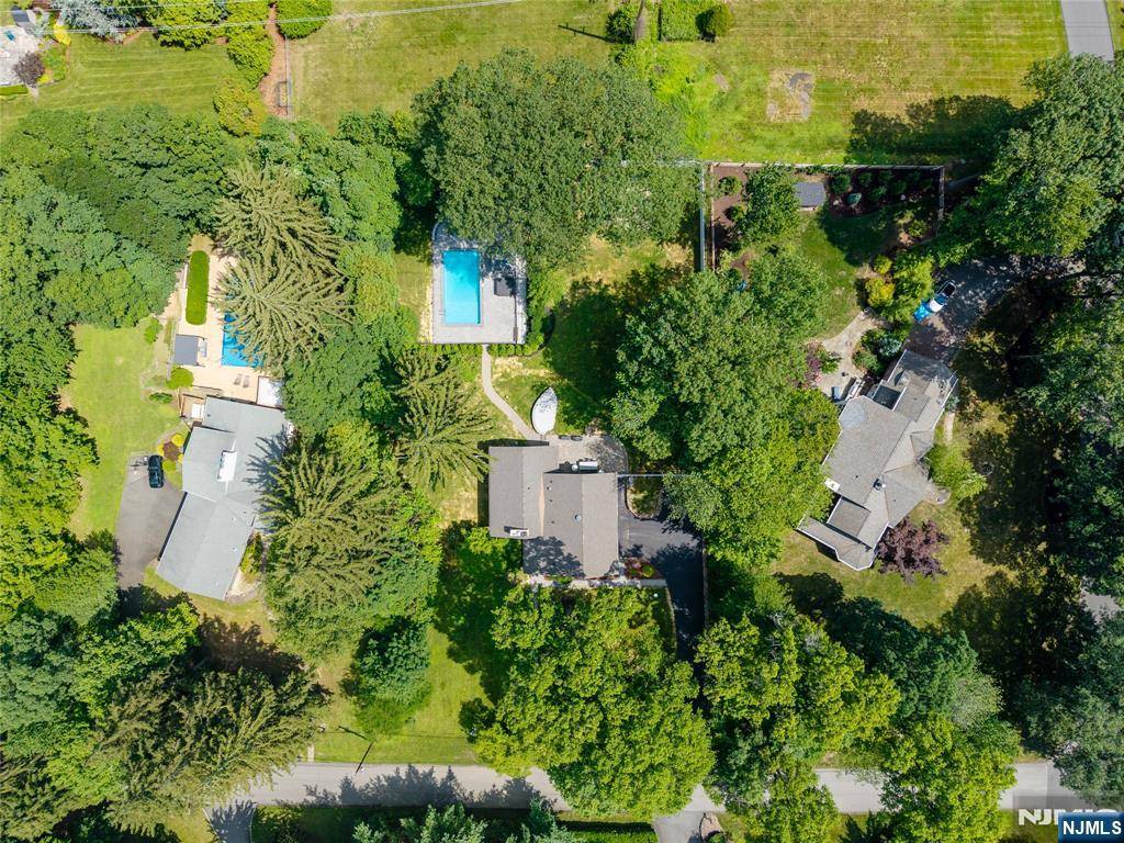 Upper Saddle River, NJ 07458,11 Stevenson LN