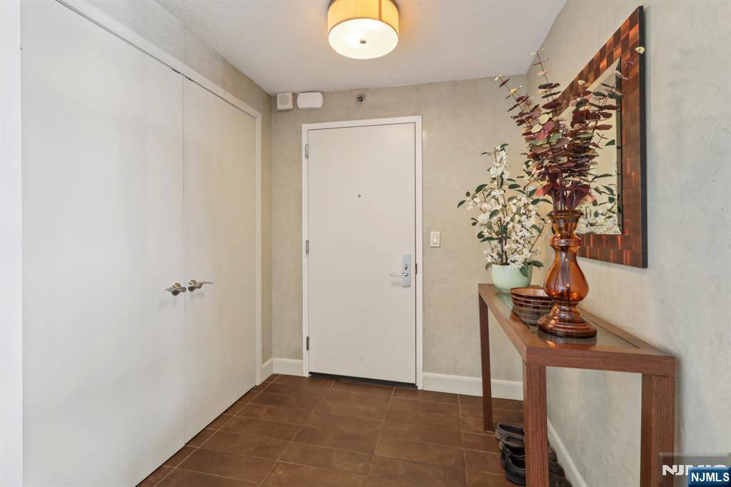 Fort Lee, NJ 07024,1500 Palisade AVE #27C
