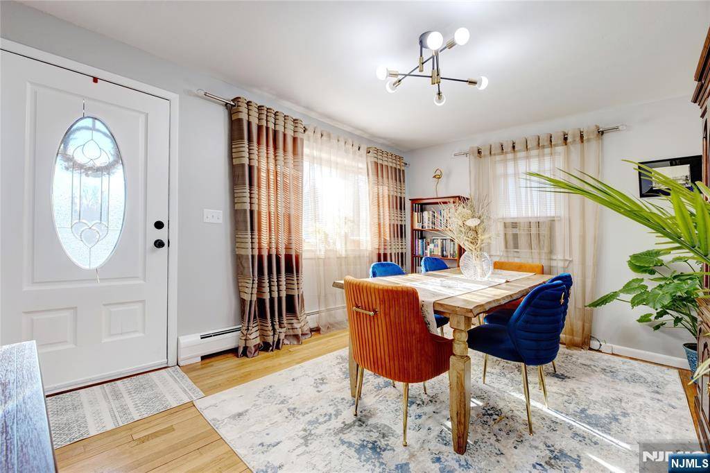 4 Elm ST, Bloomingdale, NJ 07403