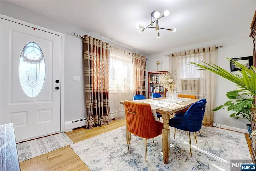 4 Elm ST, Bloomingdale, NJ 07403