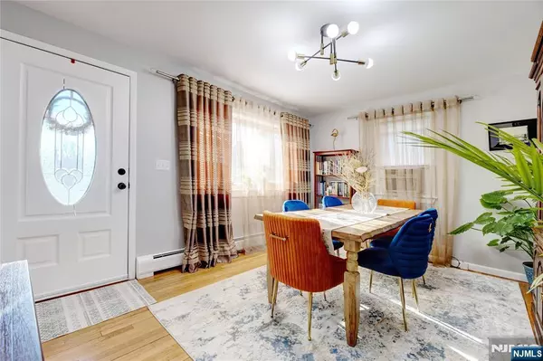 4 Elm ST, Bloomingdale, NJ 07403