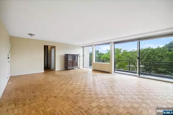 Fort Lee, NJ 07024,3 Horizon #626