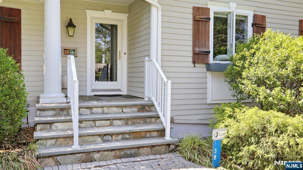 North Caldwell, NJ 07006,38 Deer Trail RD