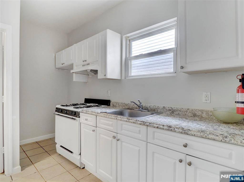 Paterson, NJ 07501,81 Auburn ST