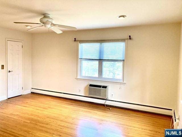Oakland, NJ 07436,11-2 Spruce ST #11-2