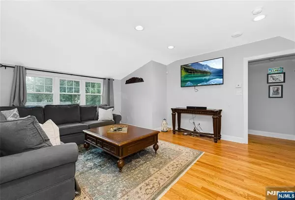 Hackensack, NJ 07601,165 Pine ST #2