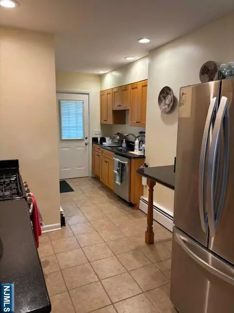 Oradell, NJ 07649,329 Maple