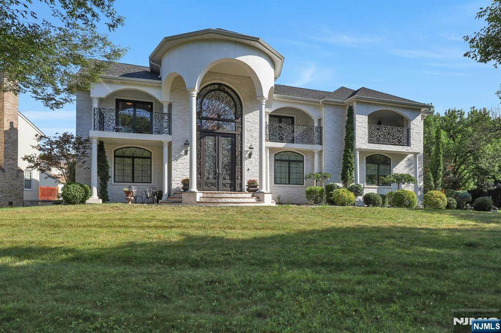 574 Mill RUN, Paramus, NJ 07652