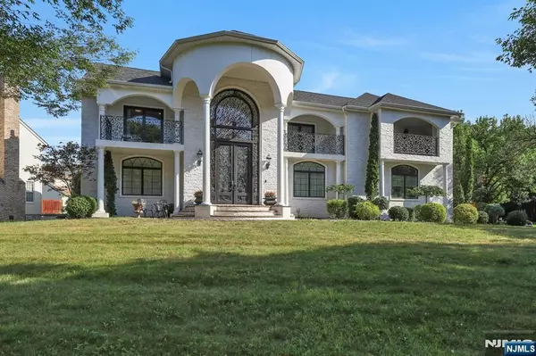574 Mill RUN, Paramus, NJ 07652