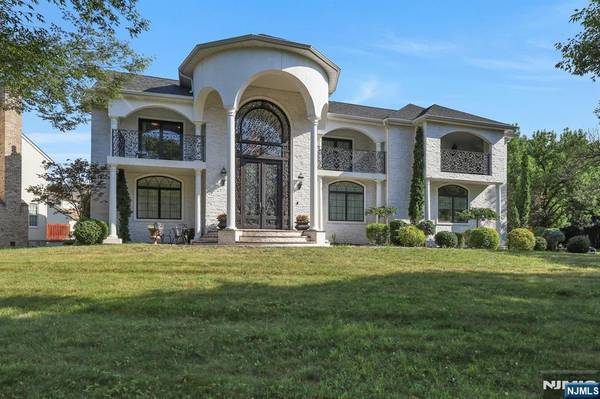 574 Mill RUN, Paramus, NJ 07652