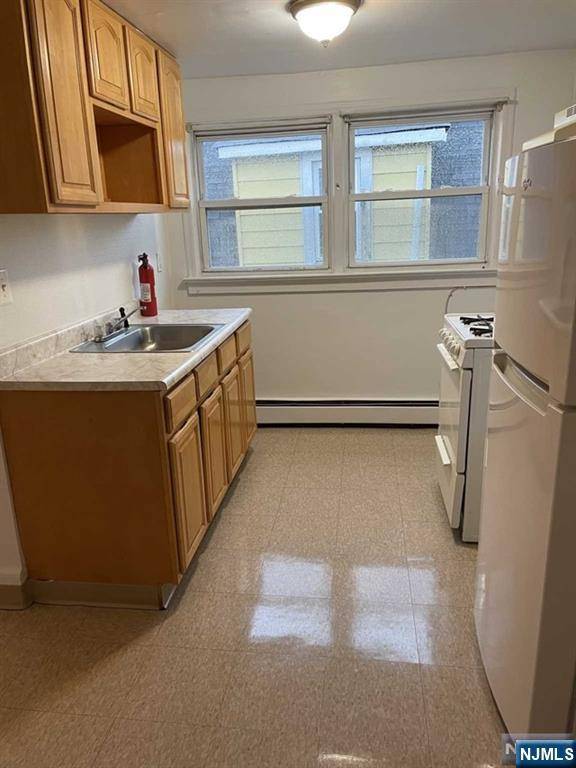Clifton, NJ 07013,86 Orono ST #3