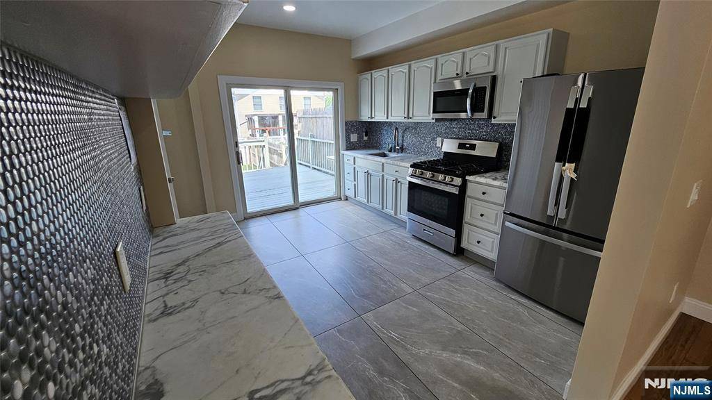 Hasbrouck Heights, NJ 07604,151 Walter AVE