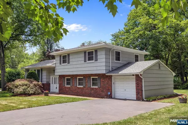 Ridgewood, NJ 07450,384 Van Emburgh AVE