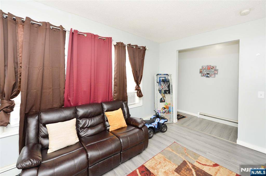 Irvington, NJ 07111,719 18th AVE